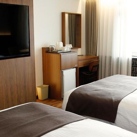 Commodore Hotel Кёнджу Экстерьер фото