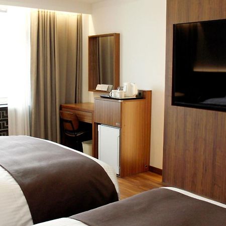 Commodore Hotel Кёнджу Экстерьер фото