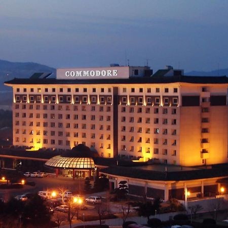 Commodore Hotel Кёнджу Экстерьер фото