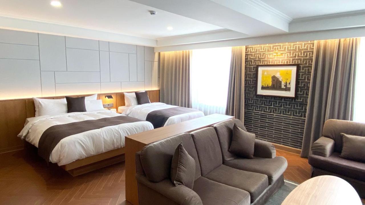 Commodore Hotel Кёнджу Экстерьер фото