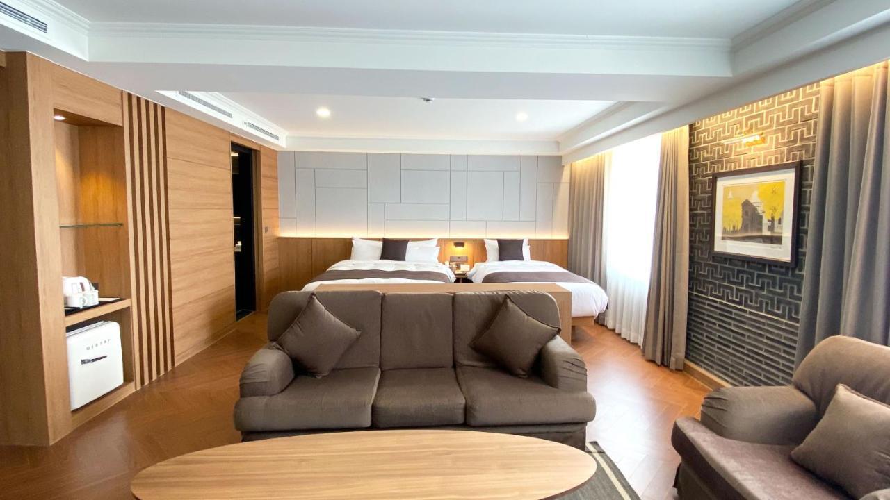 Commodore Hotel Кёнджу Экстерьер фото