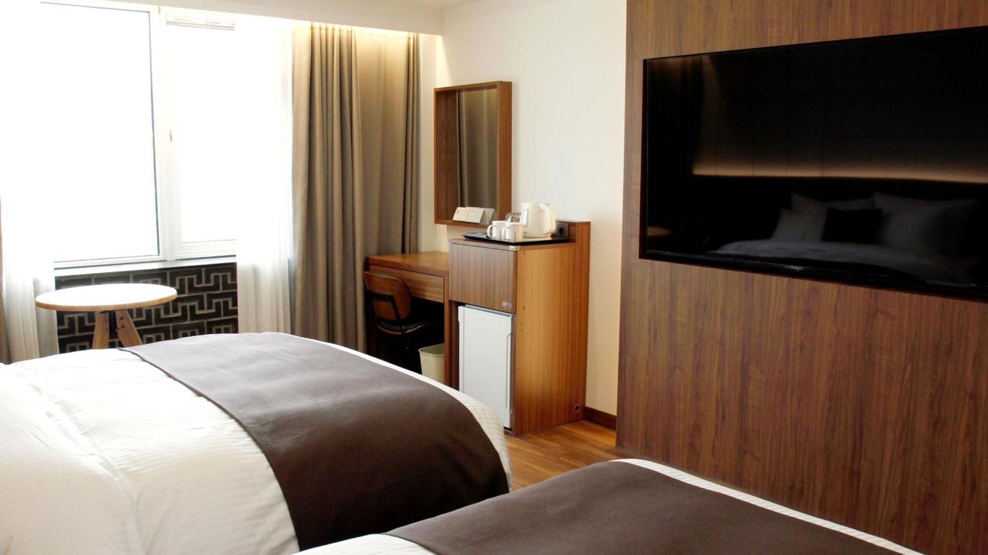 Commodore Hotel Кёнджу Экстерьер фото