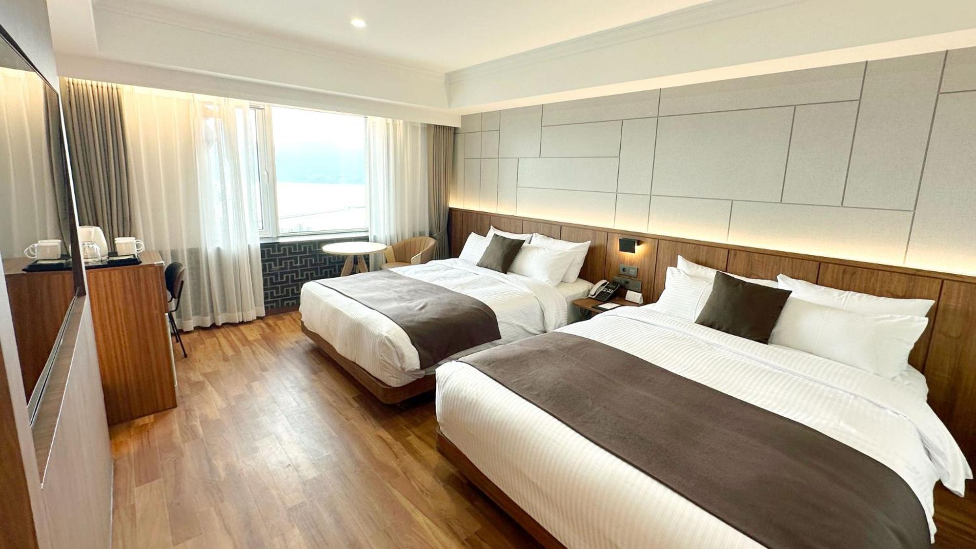 Commodore Hotel Кёнджу Экстерьер фото