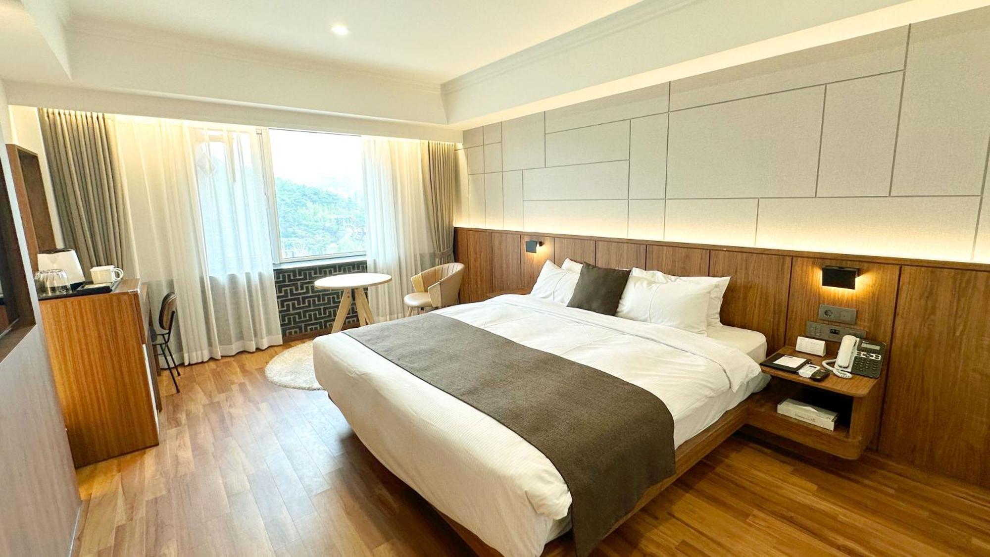 Commodore Hotel Кёнджу Экстерьер фото