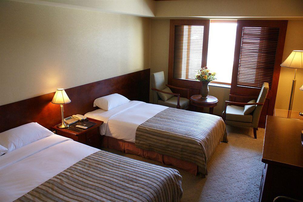 Commodore Hotel Кёнджу Экстерьер фото