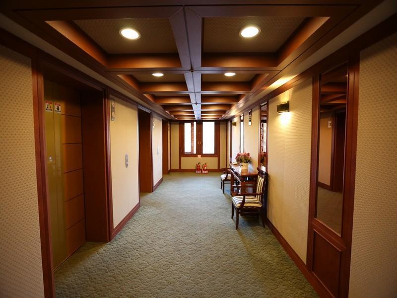 Commodore Hotel Кёнджу Экстерьер фото