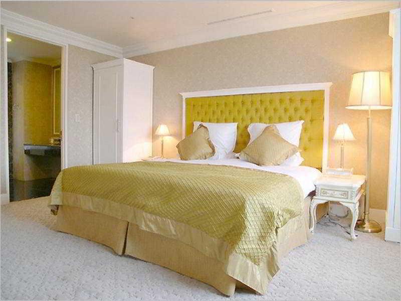 Commodore Hotel Кёнджу Экстерьер фото
