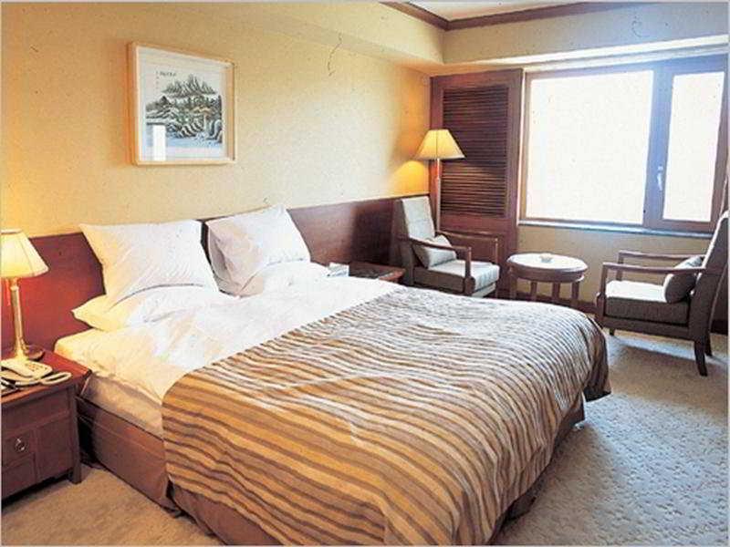 Commodore Hotel Кёнджу Экстерьер фото