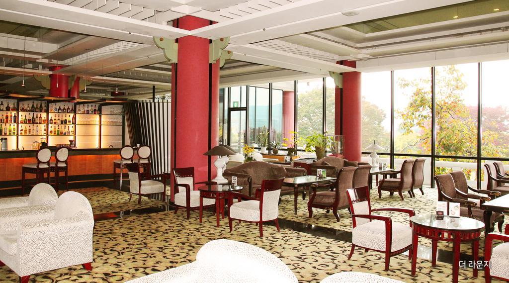 Commodore Hotel Кёнджу Экстерьер фото