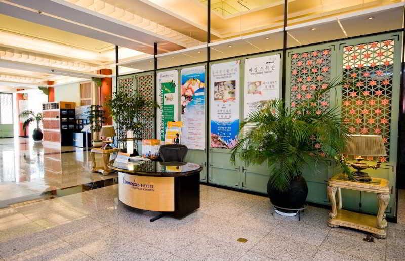 Commodore Hotel Кёнджу Экстерьер фото