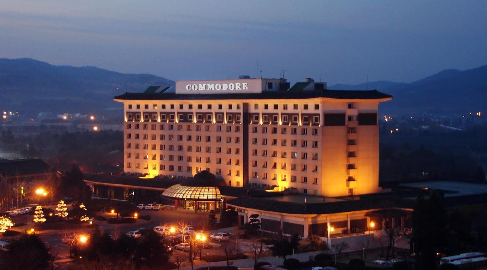 Commodore Hotel Кёнджу Экстерьер фото
