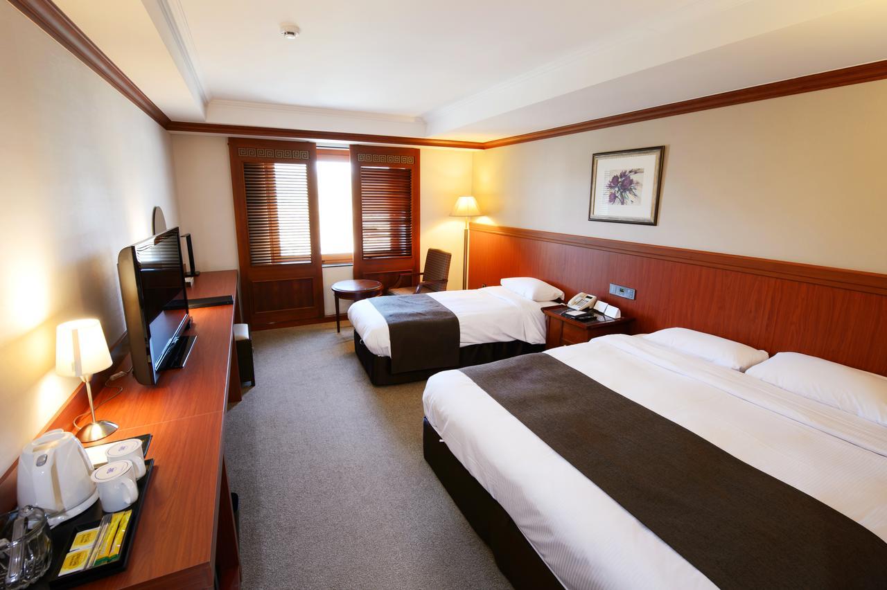 Commodore Hotel Кёнджу Экстерьер фото