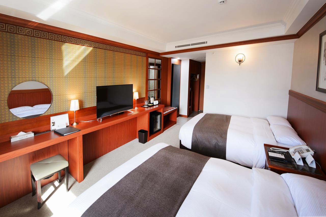 Commodore Hotel Кёнджу Экстерьер фото