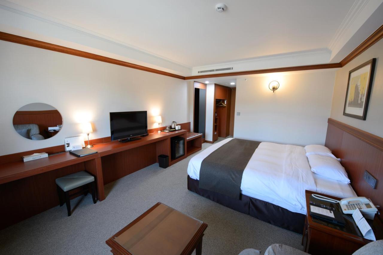 Commodore Hotel Кёнджу Экстерьер фото