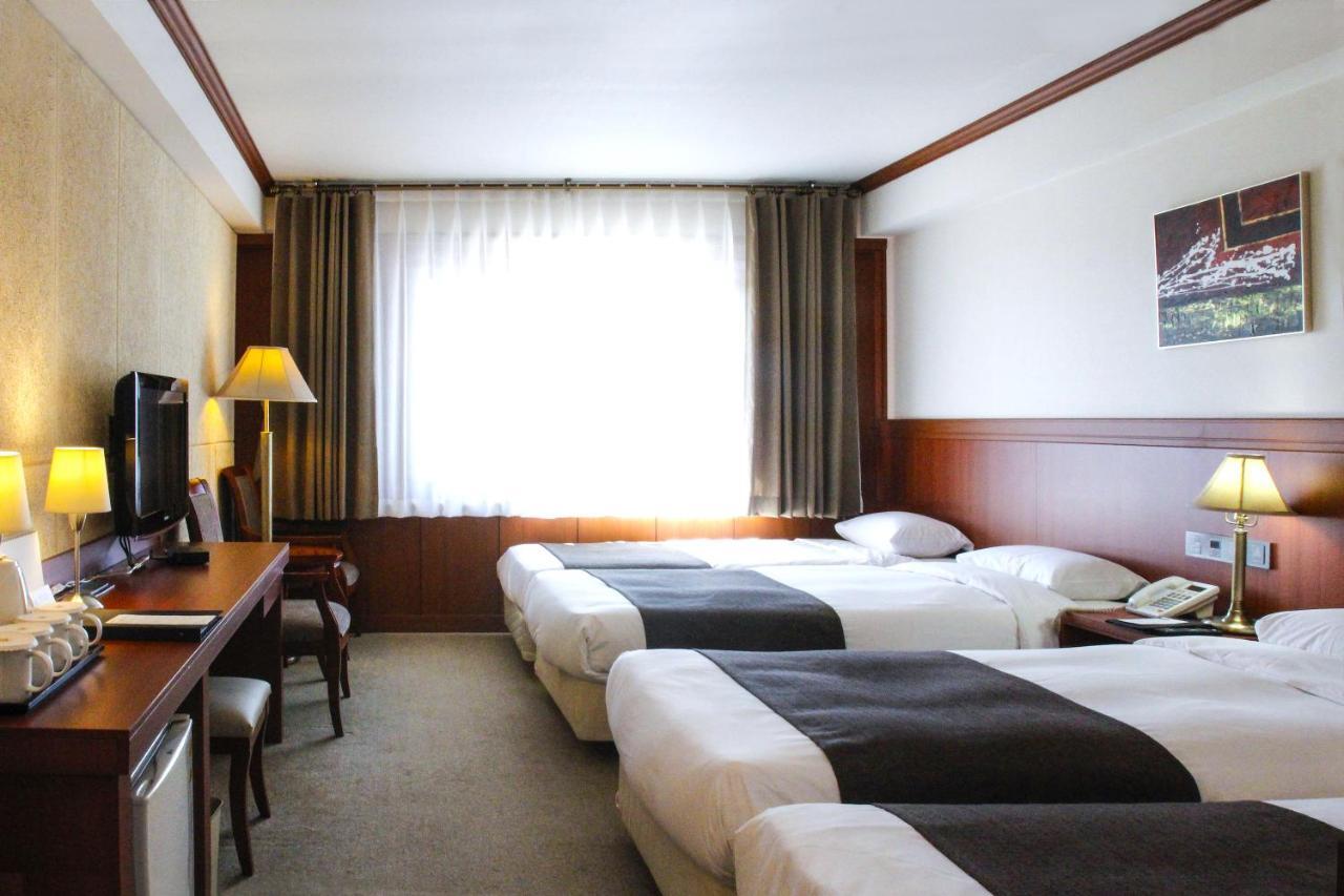 Commodore Hotel Кёнджу Экстерьер фото