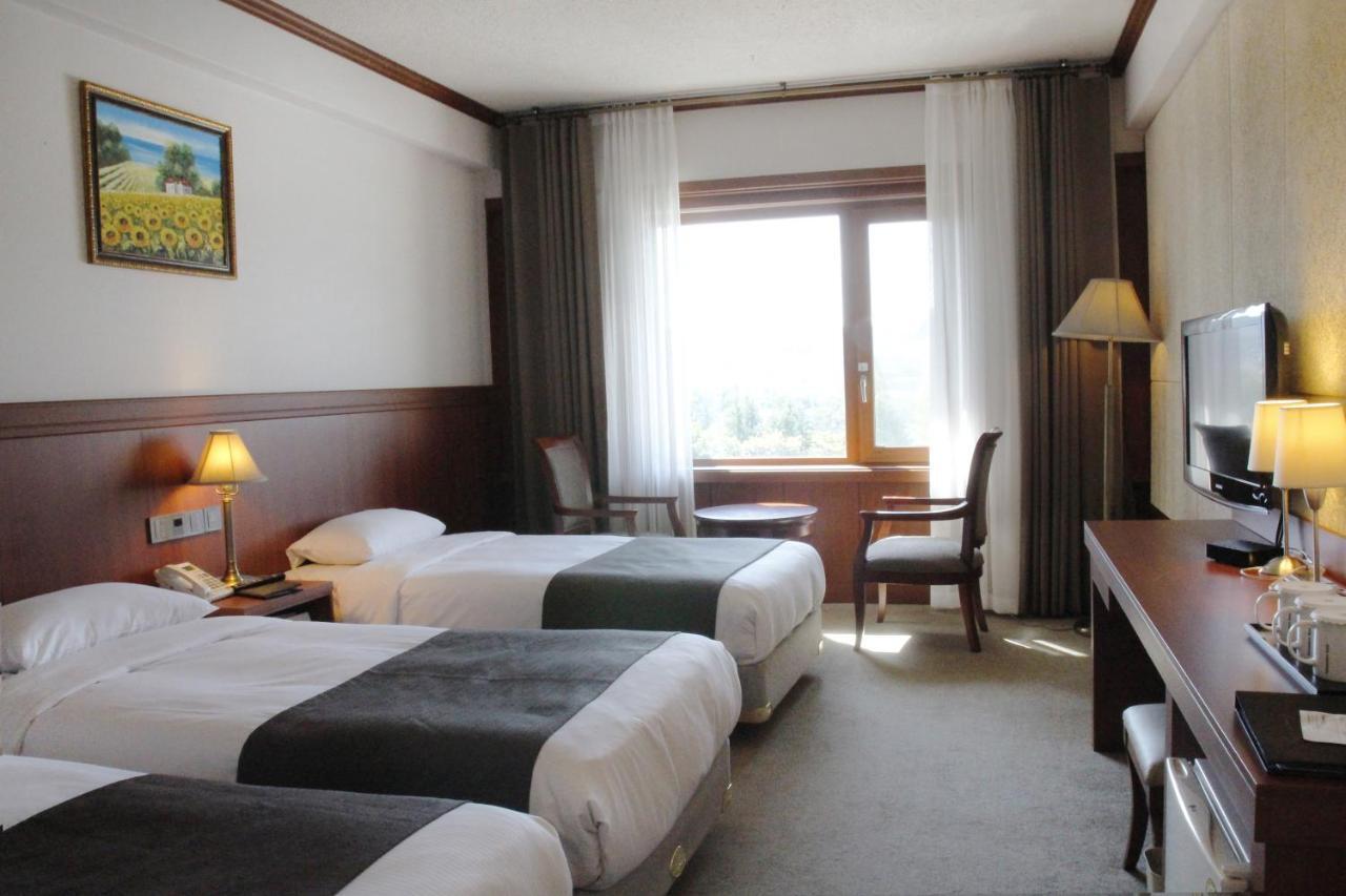 Commodore Hotel Кёнджу Экстерьер фото